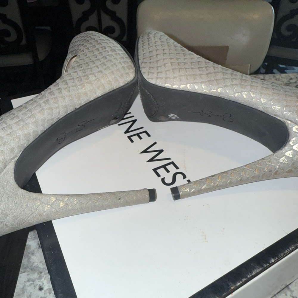 Jessica Simpson Silver Patterned Heels - Picture 4 of 12